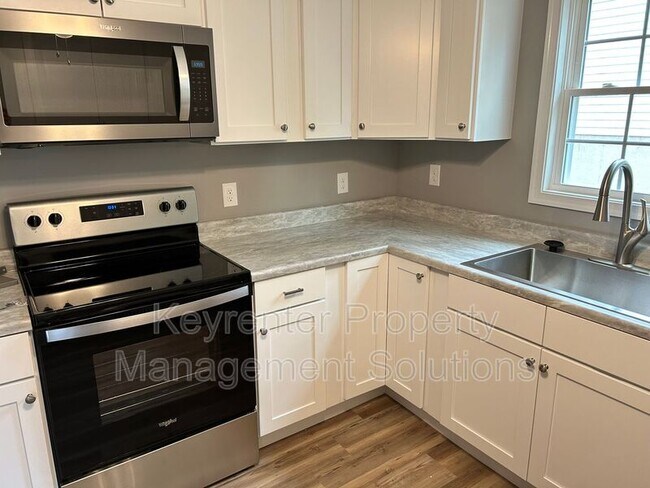 Building Photo - 905 Gardner St