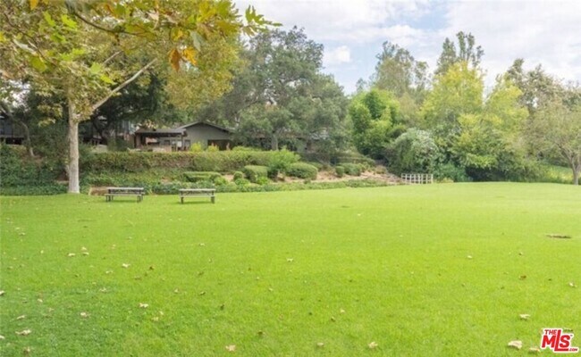 Building Photo - 1290 Clubhouse Dr