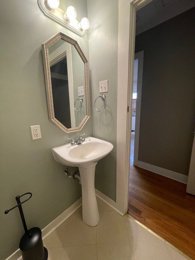 Building Photo - 2 bedroom 2 bath home, MOVE IN SPECIAL!!!