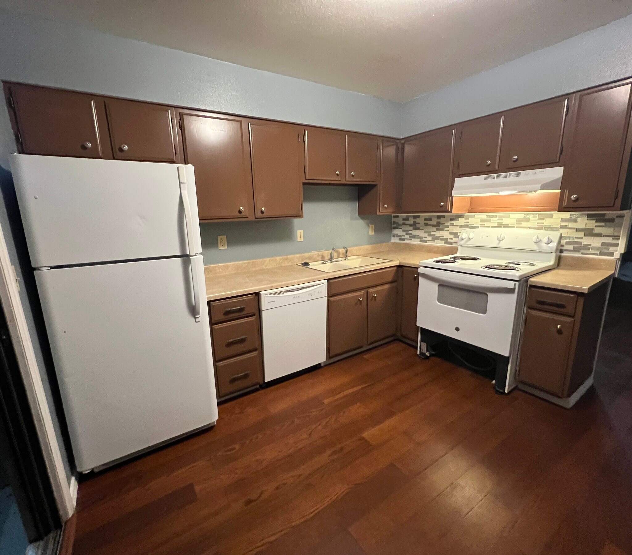 Building Photo - 44 Royal Crest Dr