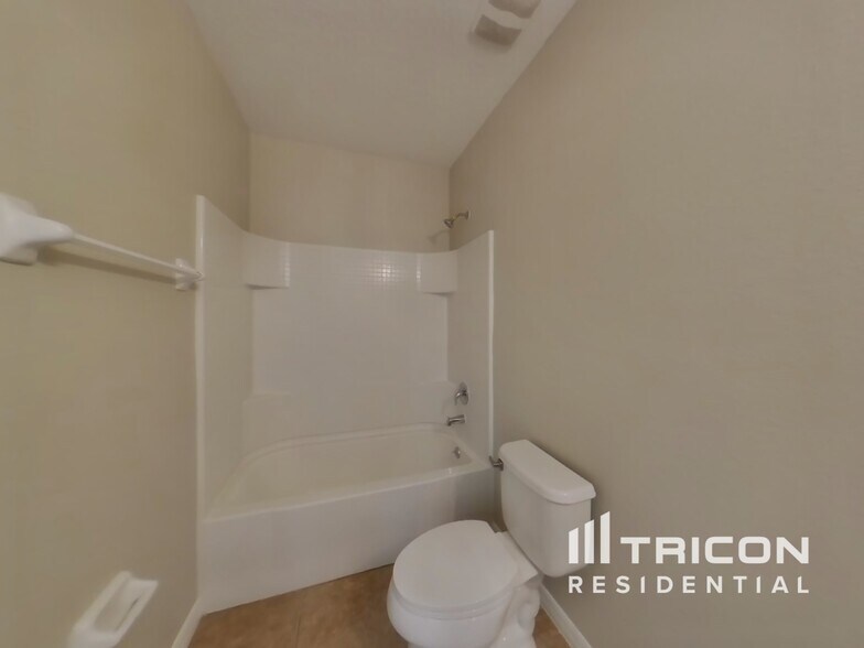 Building Photo - 1617 Tamarind Rd