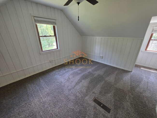 Building Photo - GORGEOUS ALL BRICK HOME CLOSE TO CAMPUS