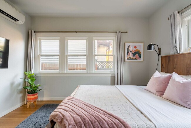 Building Photo - 3046 NE Glisan St