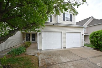 Building Photo - Nice 2 bedroom, 2.5 bath Townhouse with ba...