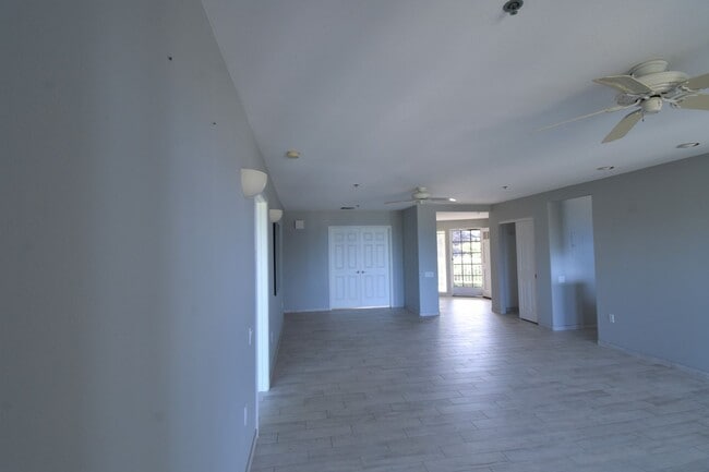 Building Photo - Unfurnished 3 Bedroom 2 Bath Penthouse Condo