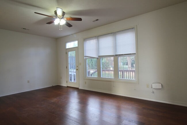 Building Photo - 3-Bedroom Townhome with Bonus Room, Large Deck and Garage!
