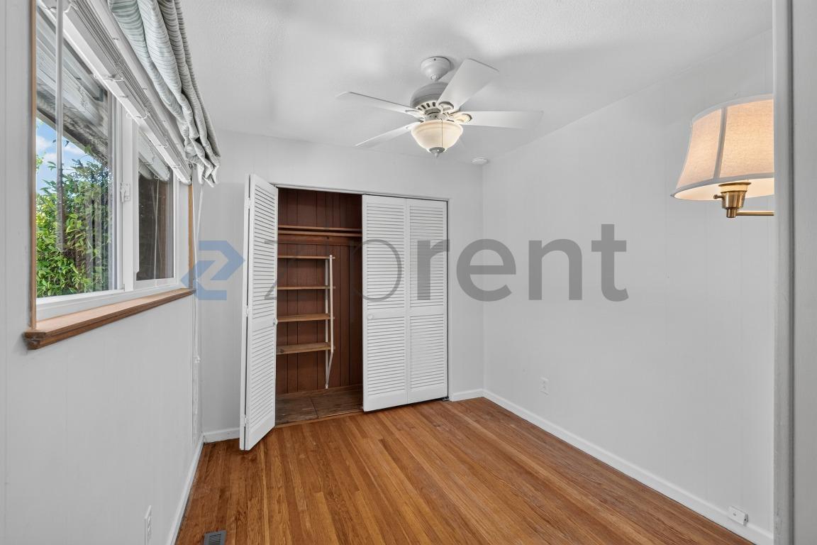 Building Photo - Unit