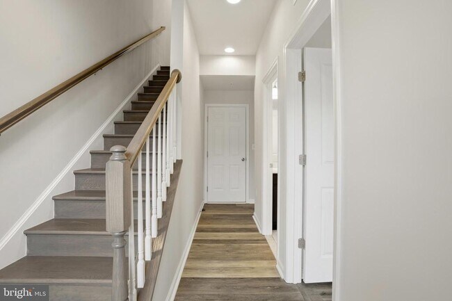 Building Photo - 14325 Potomac Heights Ln