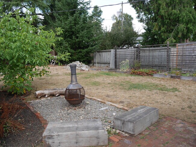 Building Photo - Charming Remodeled 2 Bedroom Shoreline Home