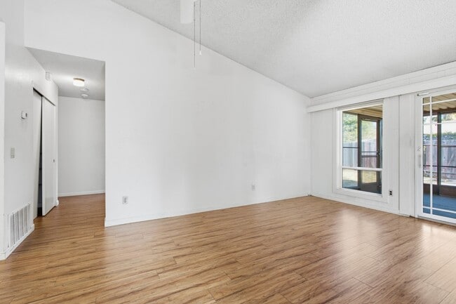 Building Photo - 7113 Mountainside Dr