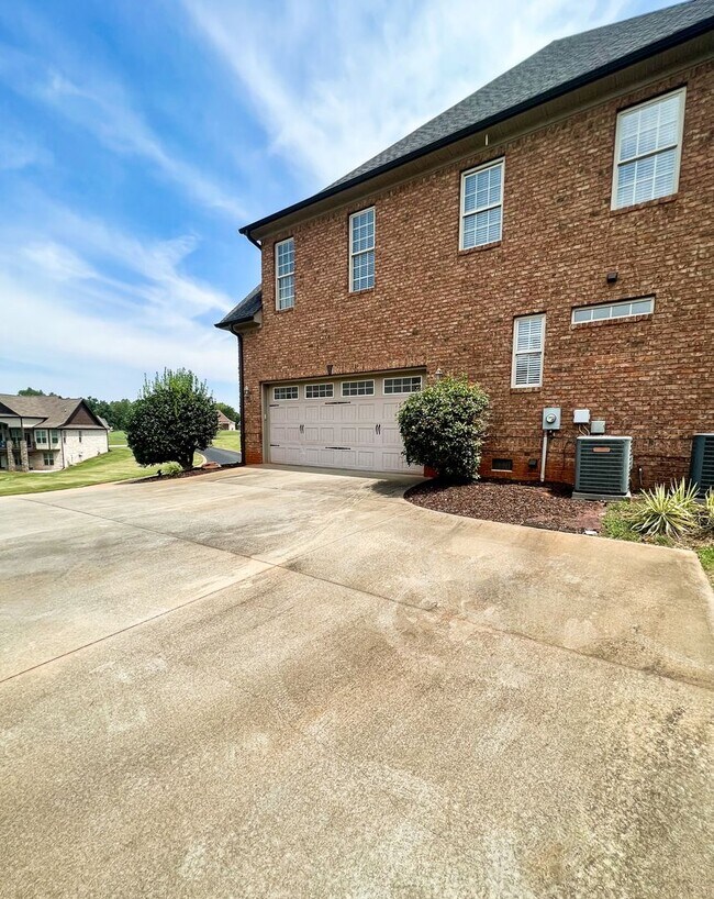 Building Photo - Beautiful 4-Bedroom Home with 2-Car Garage