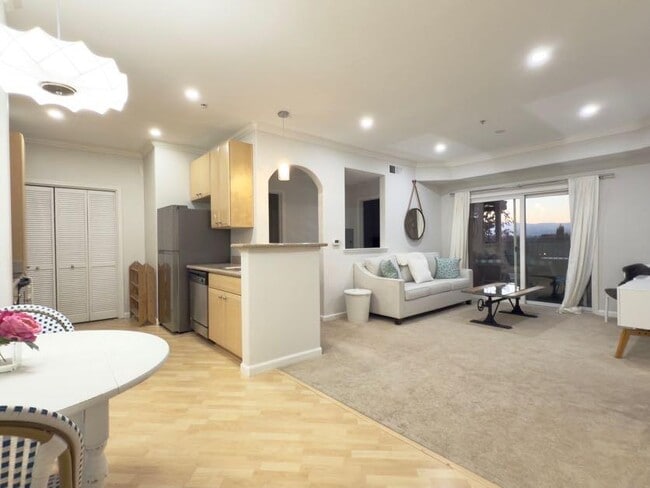 Building Photo - 801 S Winchester Blvd