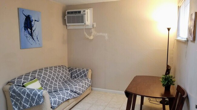 Building Photo - 1221 WELCH ST