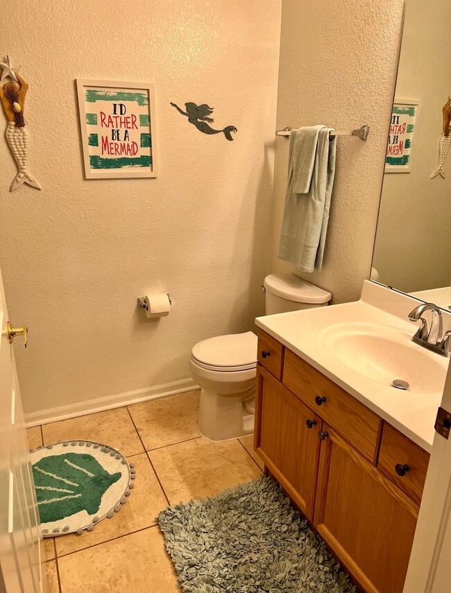 Building Photo - July 1st Move in! Top Floor 2 Bed / 2 Bath...