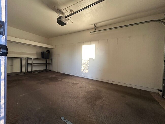 Building Photo - Rent Today!! Stunning 3-Bedroom Condo with...