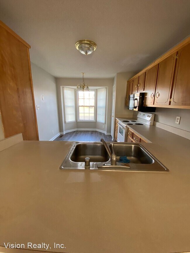Building Photo - 2 br, 1.5 bath House - 205 Tree Line Dr