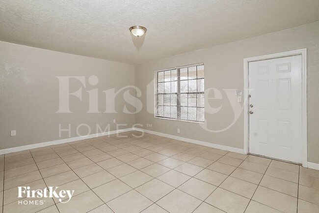 Building Photo - 1000 NE 211th Terrace