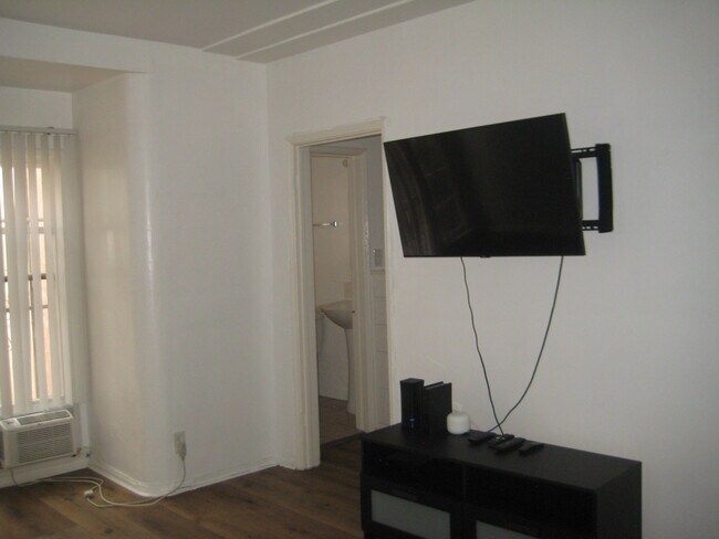 Building Photo - 1781 Orchid Ave