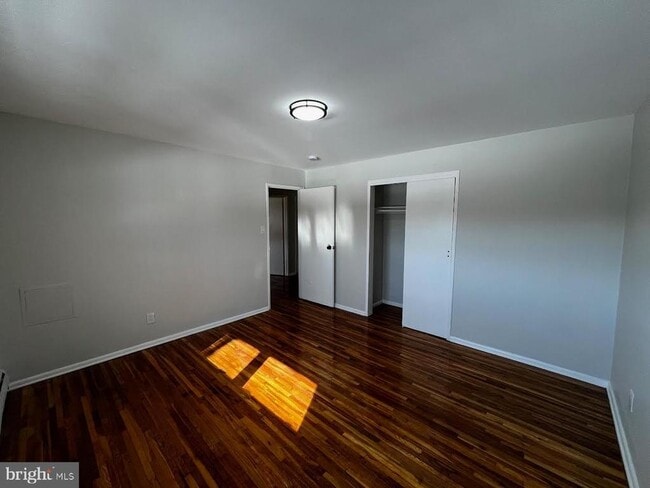 Building Photo - 91 Oak St