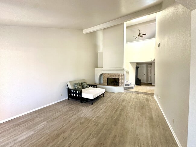 Building Photo - 15880 Avenida Villaha
