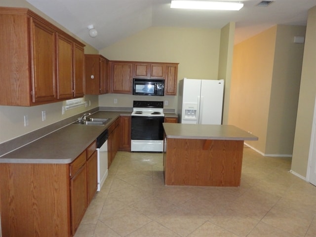 Building Photo - 903 Plumeria Dr