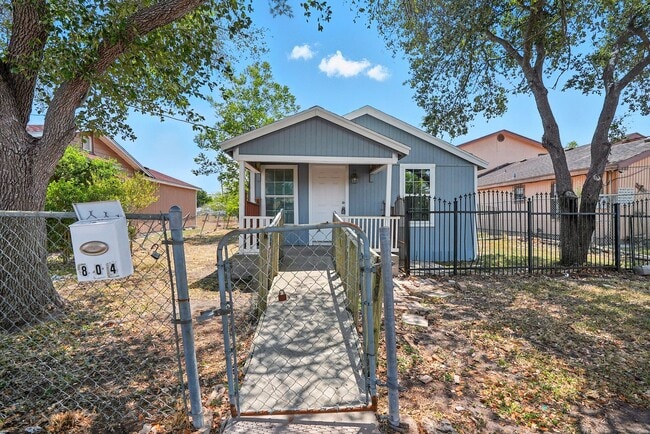 Primary Photo - Charming 2-Bedroom Home in Robstown – Newl...