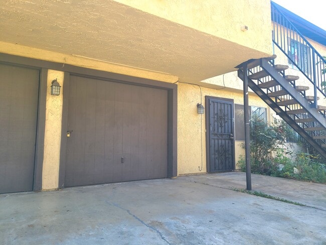 Building Photo - 318 N Nicholson Ave