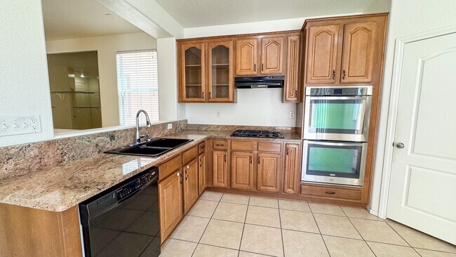 Building Photo - Spacious 3-Bed + Loft & Den | Granite Coun...