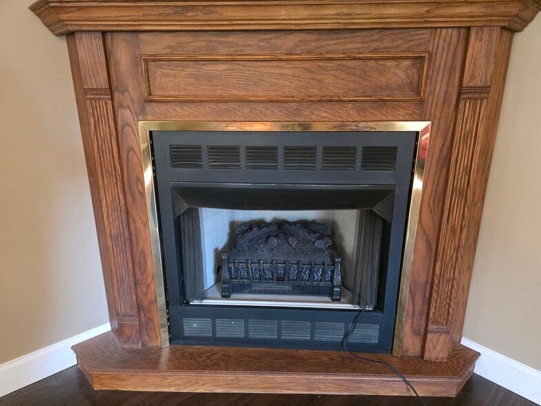 Building Photo - 9997 E Davis Ave