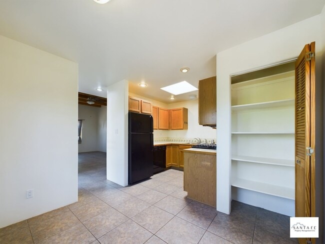 Building Photo - Single Level, Single Family Home Available Now!