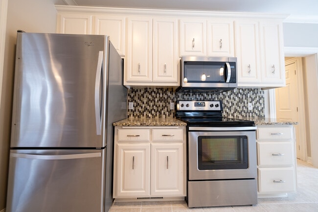 Building Photo - 3290 N Shore Dr