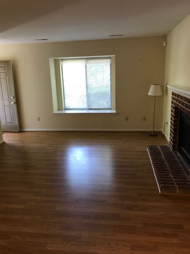 Building Photo - Great 3BR/2BA Townhouse in Mill Creek