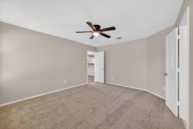 Building Photo - 3304 Glenmore Dr