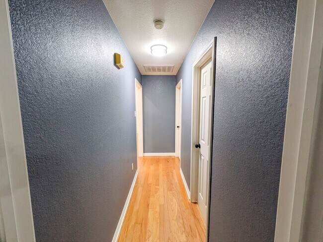 Building Photo - 7647 Rosewood Dr