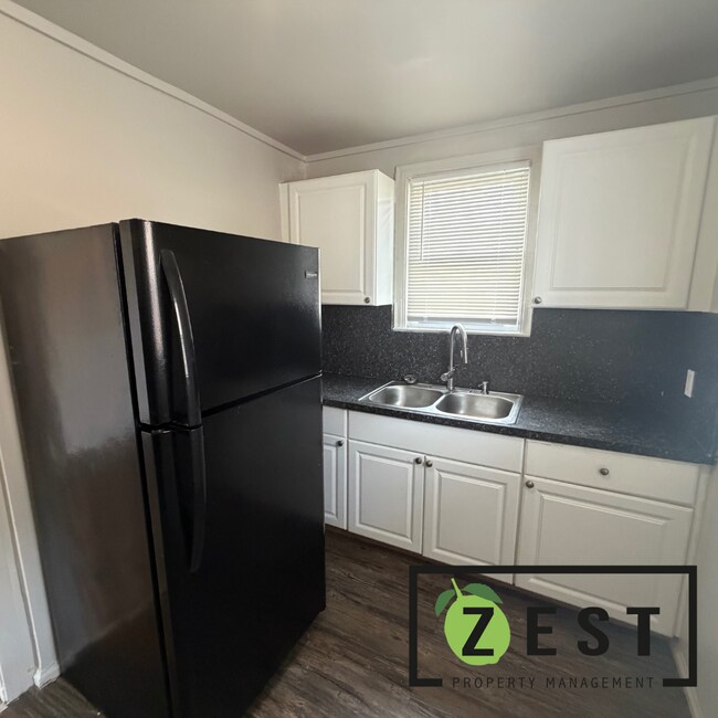 Building Photo - 18675 Meyers Rd