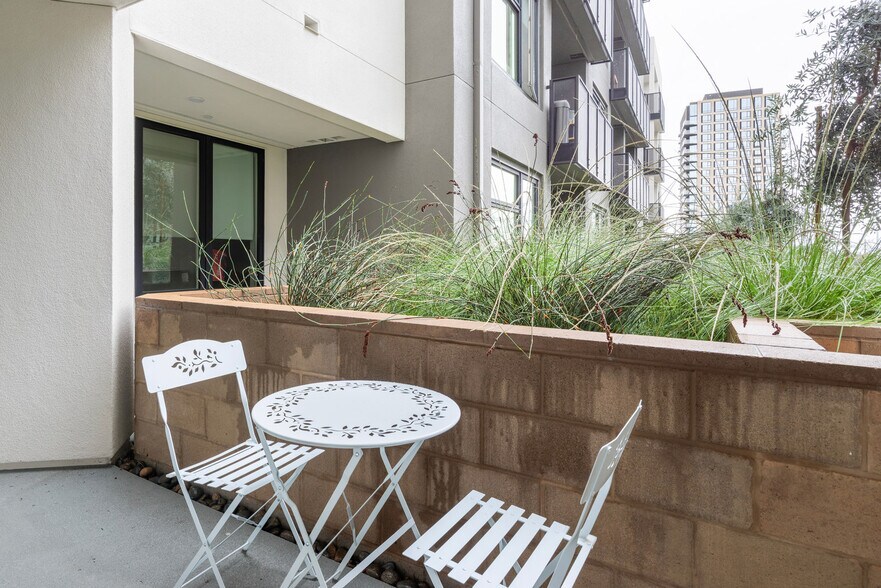 Building Photo - 2333 Calle Del Mundo