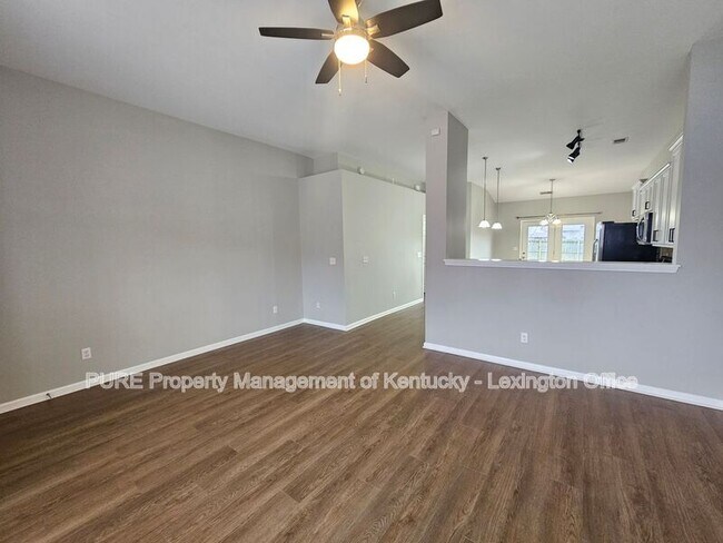 Building Photo - 688 Estrella Dr