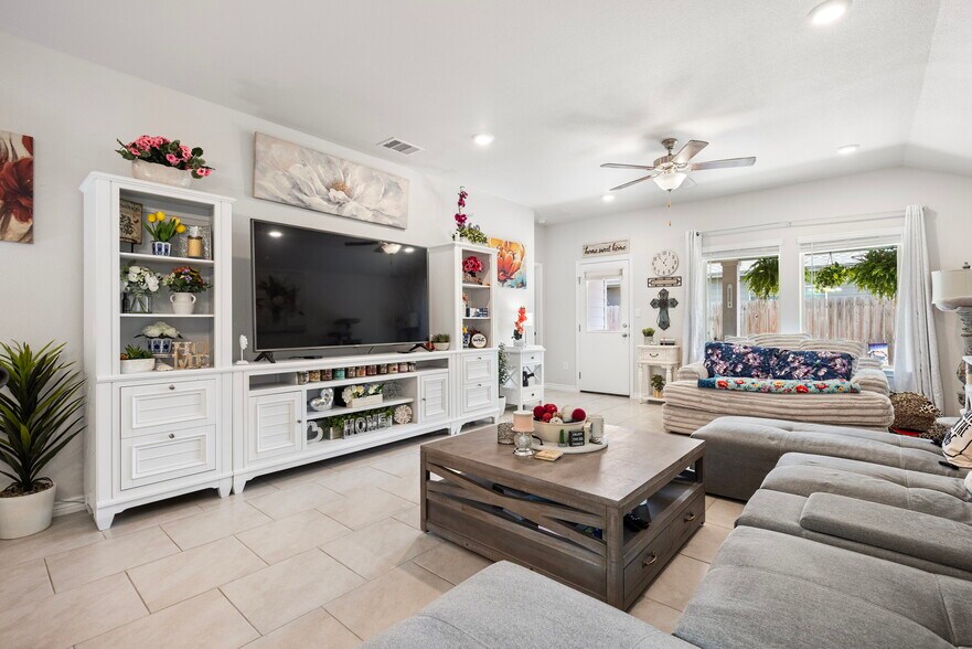Building Photo - 2318 Delightful Ln