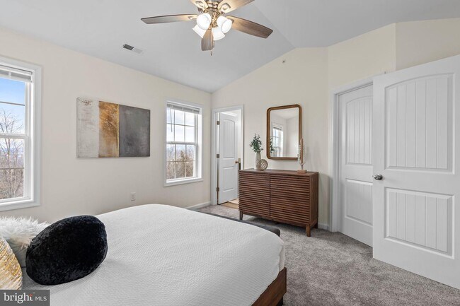 Building Photo - 2030 Ter Vw Ln