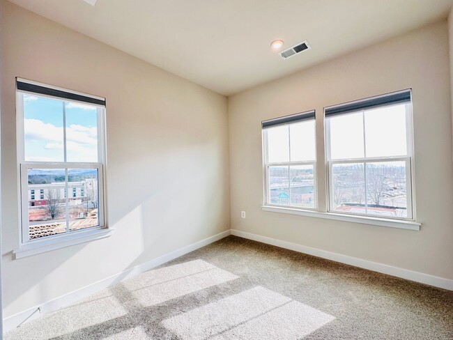 Building Photo - 4023 Purple Flora Bnd