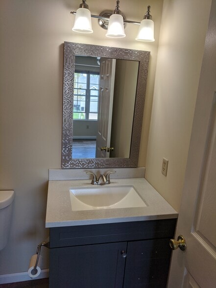 Building Photo - 113 Arbor Ln