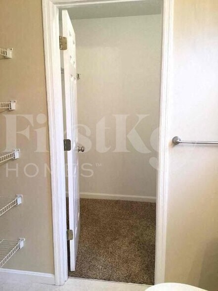 Building Photo - 8218 Melrose Ln