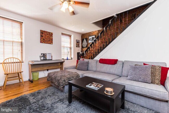 Building Photo - 535 E Girard Ave