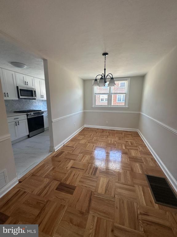 Building Photo - 2204 Lynn Blvd