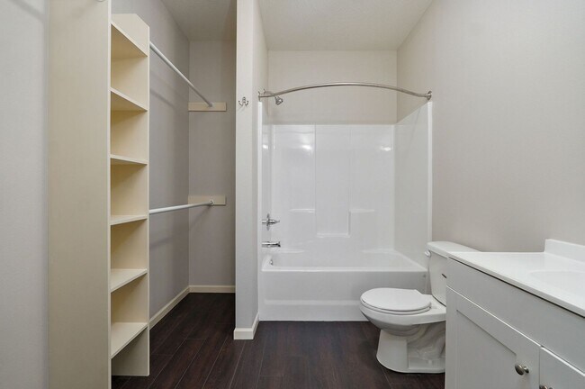 Building Photo - 509 E Madison St