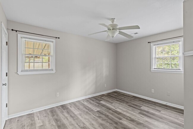 Building Photo - Pet-Friendly | Large Fenced Yard in North Wilmington