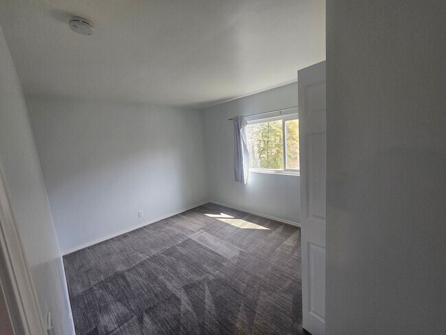 Building Photo - 1567 W Jefferson Blvd