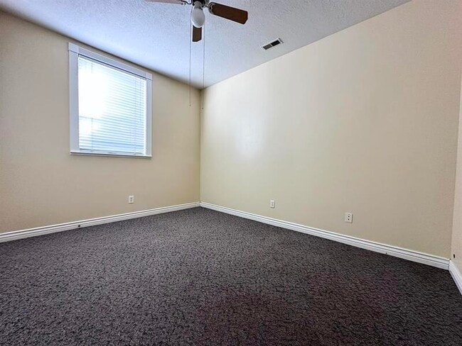 Building Photo - 18 N 200 E