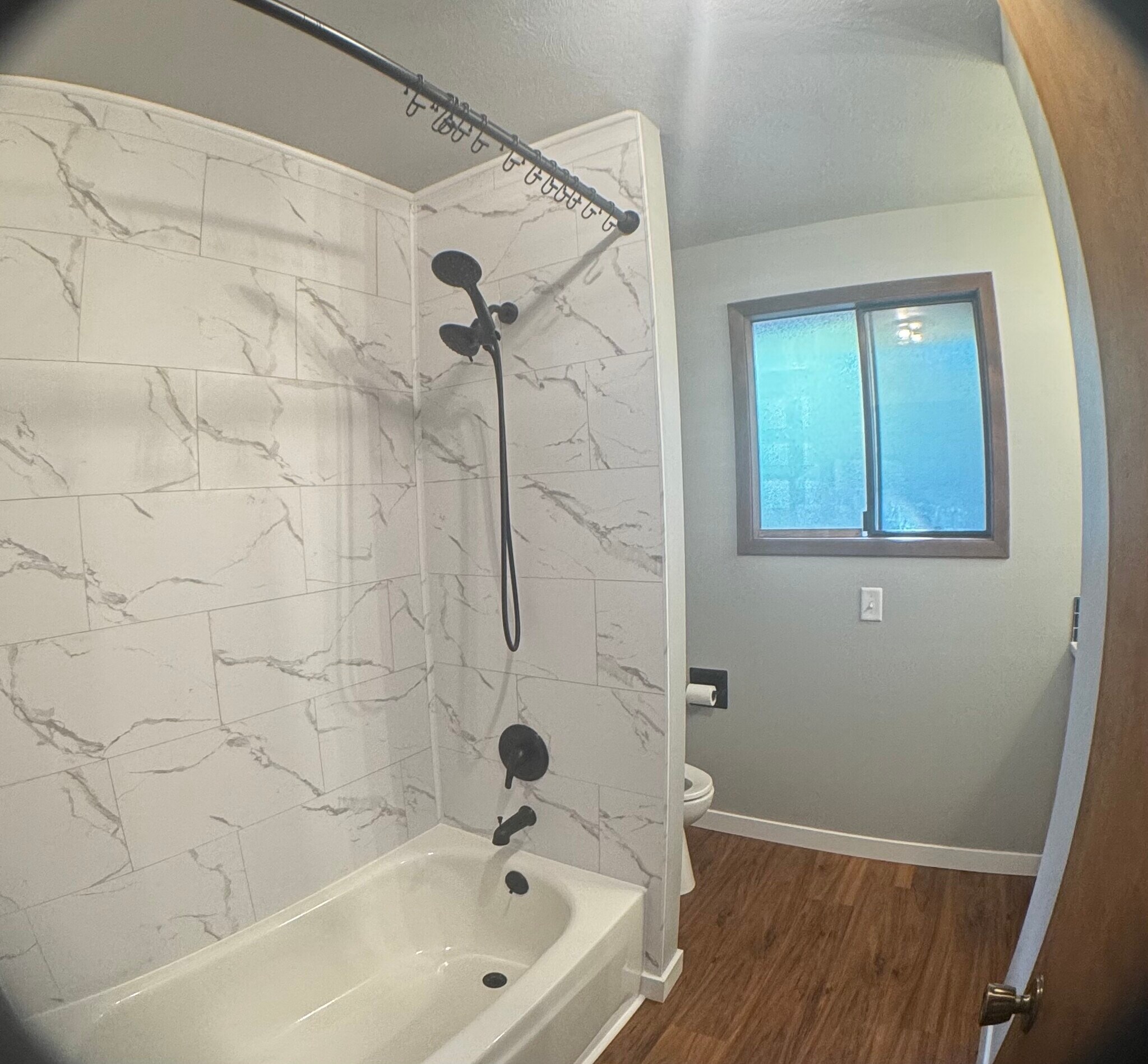 Full shower/ tub - 1118 E 14th Ave