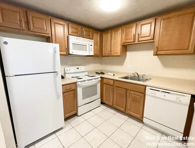 Building Photo - 24 Whites Ave